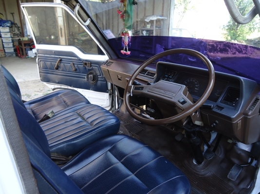 ถตู้  Toyota  hiace  ขับดี    เครื่องดี 2 L  เดิมๆ  แห้ง ๆ เกียร์ดี   เอกสารพร้อมโอน  อัตราเร่งดี  เดินเบาเรียบ ประหยัดครับ