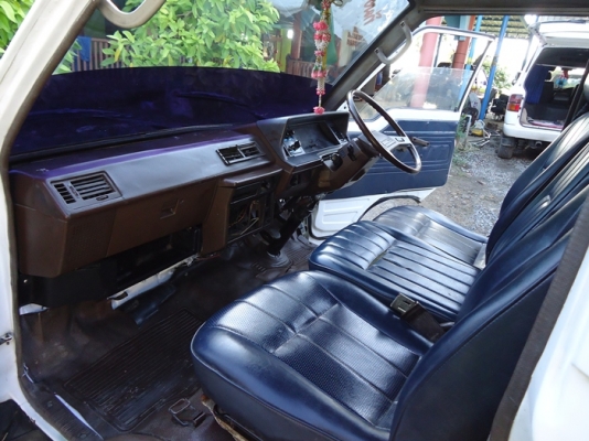 ถตู้  Toyota  hiace  ขับดี    เครื่องดี 2 L  เดิมๆ  แห้ง ๆ เกียร์ดี   เอกสารพร้อมโอน  อัตราเร่งดี  เดินเบาเรียบ ประหยัดครับ