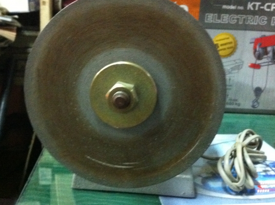 มอเตอร์หินเจียร์แกนคู่ YAMABISHI มีใบเจียร์แบบเพชรติดมาให้ด้วย 1 ใบ (มี2เครื่อง)