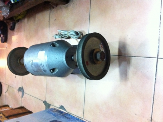 มอเตอร์หินเจียร์แกนคู่ YAMABISHI ตัวใหญ่ มีใบเจียร์แบบเพชรโครงในติดมา 2 ใบ (มี2เครื่อง) มอเตอร์หินเจียร์แกนคู่ YAMABISHI ตัวใหญ่ มีใบเจียร์แบบเพชรโครงในติดมา 2 ใบ (มี2เครื่อง)