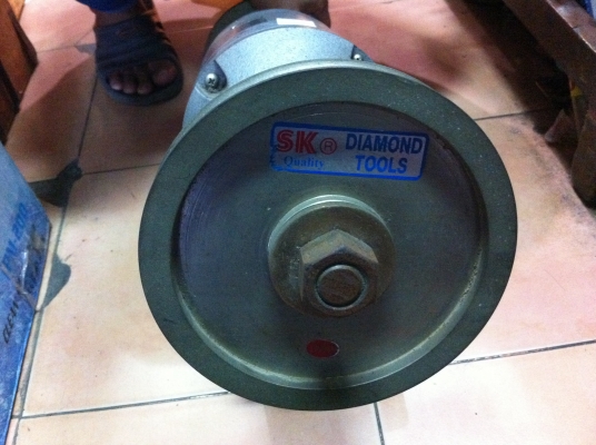 มอเตอร์หินเจียร์แกนคู่ YAMABISHI ตัวใหญ่ มีใบเจียร์แบบเพชรโครงในติดมา 2 ใบ (มี2เครื่อง) มอเตอร์หินเจียร์แกนคู่ YAMABISHI ตัวใหญ่ มีใบเจียร์แบบเพชรโครงในติดมา 2 ใบ (มี2เครื่อง)