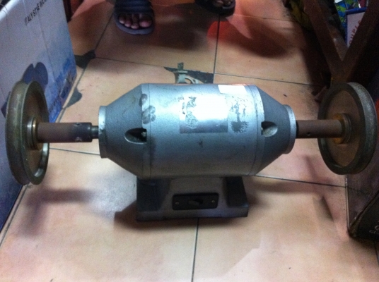 มอเตอร์หินเจียร์แกนคู่ YAMABISHI ตัวใหญ่ มีใบเจียร์แบบเพชรโครงในติดมา 2 ใบ (มี2เครื่อง) มอเตอร์หินเจียร์แกนคู่ YAMABISHI ตัวใหญ่ มีใบเจียร์แบบเพชรโครงในติดมา 2 ใบ (มี2เครื่อง)