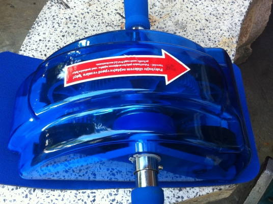 เครื่องออกกำลังกายแบบลูกกลิ่งดันเลื่อนออกไป และจะถูกดันกลับมาด้วยแรงจากสปริงในตัว