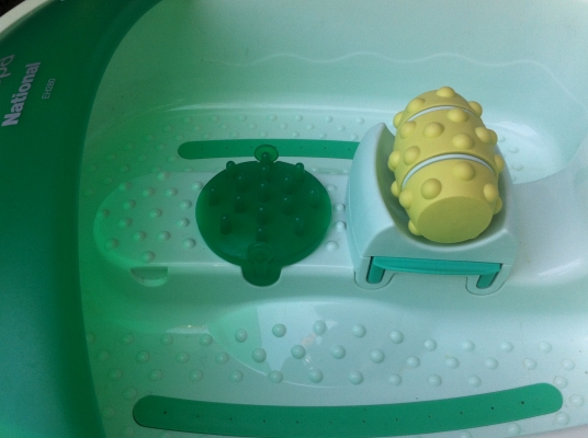 เครื่องทำสปาเท้า National เป็นการช่วยผ่อนคลายเท้าด้วยการทำสปา มีฟองอากาศช่วยการนวด(มี 3 เครื่อง)