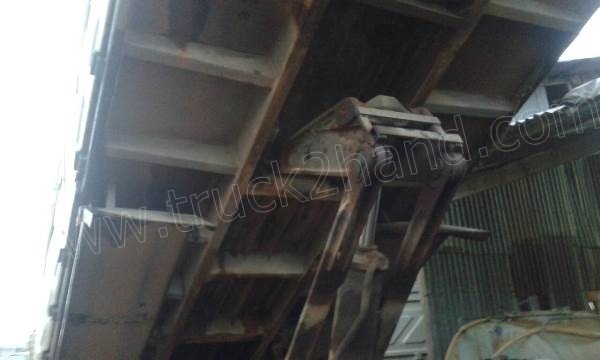 รถบรรทุก 10 ล้อดั้มพ์ FM227 220 แรงม้า