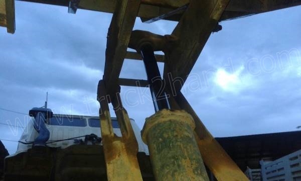 รถบรรทุก 10 ล้อดั้มพ์ FM227 220 แรงม้า