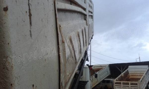 รถบรรทุก 10 ล้อดั้มพ์ FM227 220 แรงม้า