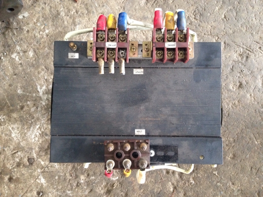 ขายหม้อแปลงไฟฟ้า เข้า 380V ออก 220/200V ขนาด 7Kva สภาพสวย ถอดออกงานเครื่องจักรญี่ปุ่น