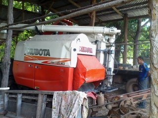 ขายรถเกี่ยวข้าว KUBOTA DC 70 E ทำงานได้ 1307.4 ชม รถสวยมาก เครี่องดี พร้อมใช้งาน ปี 2555 ขายรถเกี่ยวข้าว KUBOTA DC 70 E ทำงานได้ 1307.4 ชม รถสวยมาก เครี่องดี พร้อมใช้งาน ปี 2555