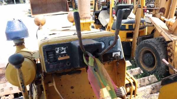 แทรกเตอตีนตะขาบเก่าไทย Komatsu D20P