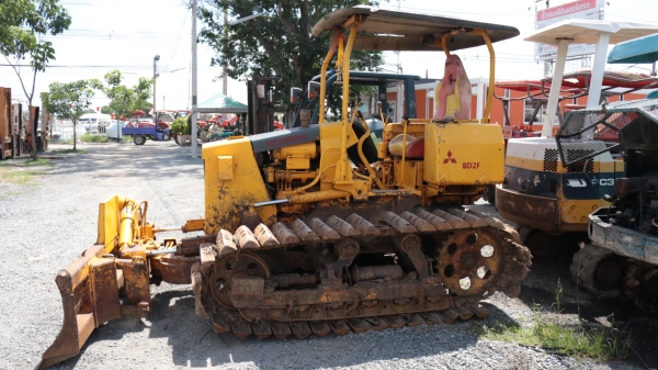 MISUBISHI BD2F แทรกเตอร์ตีนตะขาบ MISUBISHI BD2F แทรกเตอร์ตีนตะขาบ