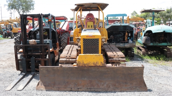 MISUBISHI BD2F แทรกเตอร์ตีนตะขาบ MISUBISHI BD2F แทรกเตอร์ตีนตะขาบ