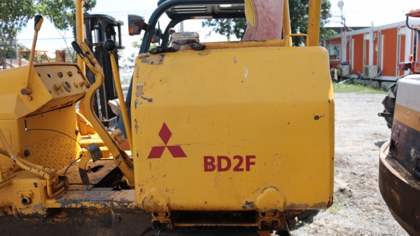 MISUBISHI BD2F แทรกเตอร์ตีนตะขาบ MISUBISHI BD2F แทรกเตอร์ตีนตะขาบ