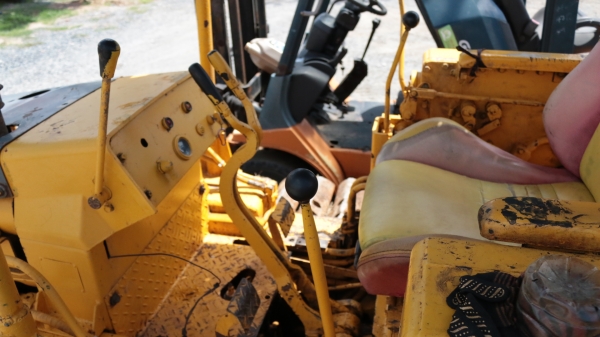 MISUBISHI BD2F แทรกเตอร์ตีนตะขาบ MISUBISHI BD2F แทรกเตอร์ตีนตะขาบ