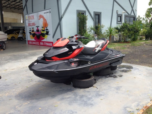 SEADOO RXT260XAS 2011 เจ๊ตสกีศูนย์ SEADOO RXT260XAS 2011 เจ๊ตสกีศูนย์