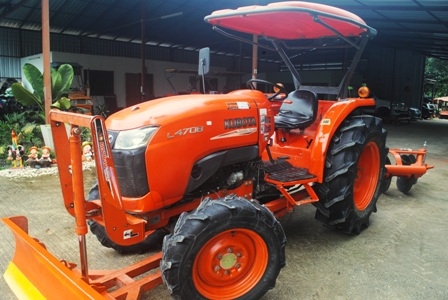 ขายรถไถ Kubota L 4708 (4WD) พร้อมดันหน้าและผาน5 ตราช้าง รถไร่ สีเดิม เครื่องแน่นๆ