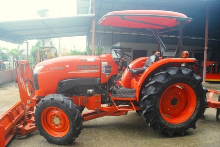 ขายรถไถ Kubota L 4708 (4WD) พร้อมดันหน้าและผาน5 ตราช้าง รถไร่ สีเดิม เครื่องแน่นๆ