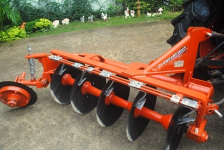 ขายรถไถ Kubota L 4708 (4WD) พร้อมดันหน้าและผาน5 ตราช้าง รถไร่ สีเดิม เครื่องแน่นๆ