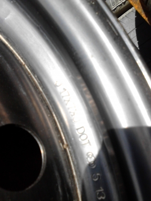 ขอบ 17  ( 17X 71/2่ JJ.) กะทะ 6 รู ขนาดเท่า ISUZU มี 1 ใบ TEL.081-427-3941