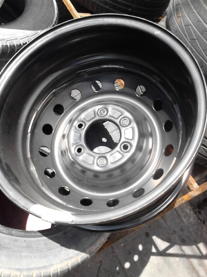 ขอบ 17  ( 17X 71/2่ JJ.) กะทะ 6 รู ขนาดเท่า ISUZU มี 1 ใบ TEL.081-427-3941
