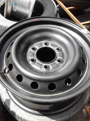ขอบ 17  ( 17X 71/2่ JJ.) กะทะ 6 รู ขนาดเท่า ISUZU มี 1 ใบ TEL.081-427-3941