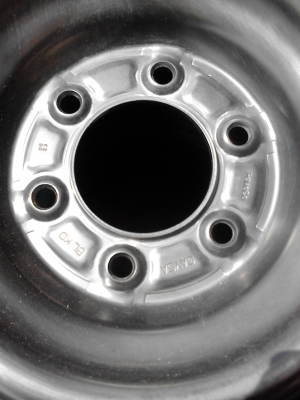 ขอบ 17  ( 17X 71/2่ JJ.) กะทะ 6 รู ขนาดเท่า ISUZU มี 1 ใบ TEL.081-427-3941