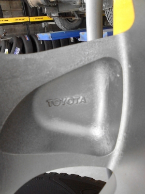 แม๊ก ขอบ 16 TOYOTA  ขนาด 6 รู  พร้อมยาง 245/70R16  ชุด 4 ล้อ TEL.081-427-3941