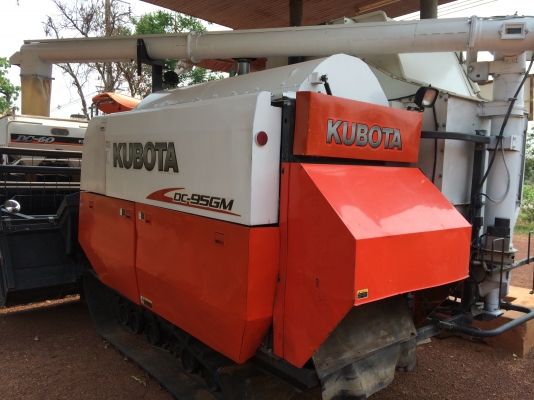 ขายรถเกี่ยวข้าว Kubota Dc95 GM ขายรถเกี่ยวข้าว Kubota Dc95 GM