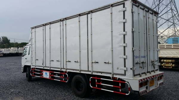 มิตซู ฟูโซ่ รถบรรทุกตู้ 10 บาน