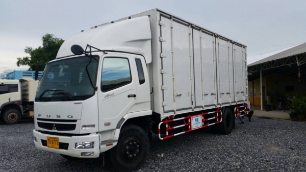มิตซู ฟูโซ่ รถบรรทุกตู้ 10 บาน