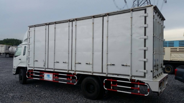 มิตซู ฟูโซ่ รถบรรทุกตู้ 10 บาน