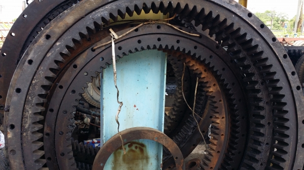 ฝากขายด่วน เอวสวิงรถแม็คโค หลายรุ่นราคาถูก (เหมาวงละ8,000) มี20วง