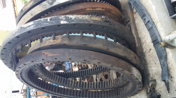 ฝากขายด่วน เอวสวิงรถแม็คโค หลายรุ่นราคาถูก (เหมาวงละ8,000) มี20วง