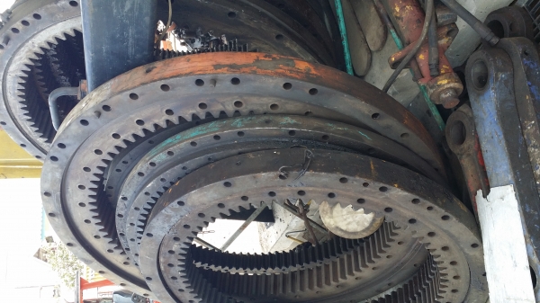 ฝากขายด่วน เอวสวิงรถแม็คโค หลายรุ่นราคาถูก (เหมาวงละ8,000) มี20วง