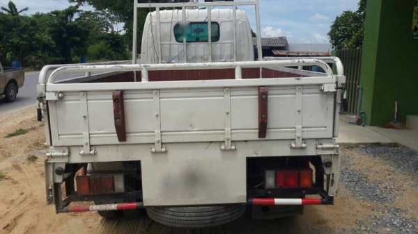 รถฮีโน่ 6 ล้อ ( ไม่ดั้ม ) 145 แรงม้า. ปี 56 ( รถวิ่ง 19,xxx กม. ) สนใจติดต่อ 081 - 6079515 รถฮีโน่ 6 ล้อ ( ไม่ดั้ม ) 145 แรงม้า. ปี 56 ( รถวิ่ง 19,xxx กม. ) สนใจติดต่อ 081 - 6079515