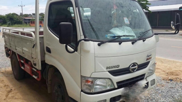 รถฮีโน่ 6 ล้อ ( ไม่ดั้ม )  145 แรงม้า. ปี 56  ( รถวิ่ง 19,xxx กม. )  สนใจติดต่อ 081 - 6079515