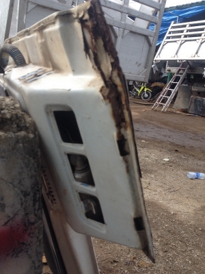 ขายประตู ISUZU NKR 1 คู่ ขายประตู ISUZU NKR 1 คู่