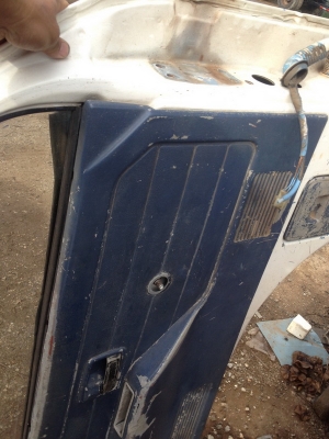 ขายประตู ISUZU NKR 1 คู่ ขายประตู ISUZU NKR 1 คู่