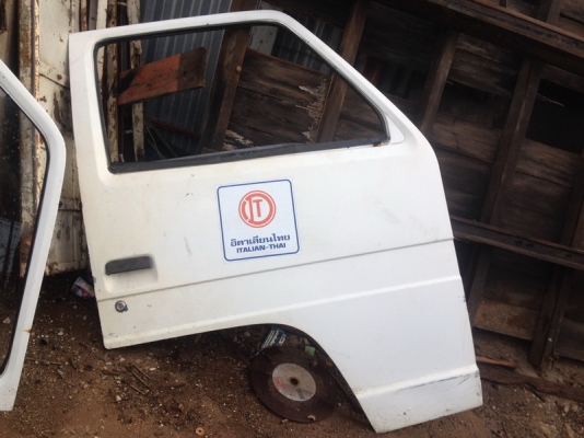 ขายประตู ISUZU NKR 1 คู่ ขายประตู ISUZU NKR 1 คู่