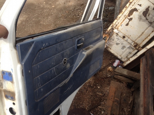 ขายประตู ISUZU NKR 1 คู่ ขายประตู ISUZU NKR 1 คู่