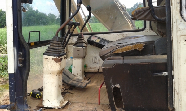 ขายแม็คโคร KOMATSU PC100 รุ่น 5ไฟฟ้าครบ ขายแม็คโคร KOMATSU PC100 รุ่น 5ไฟฟ้าครบ