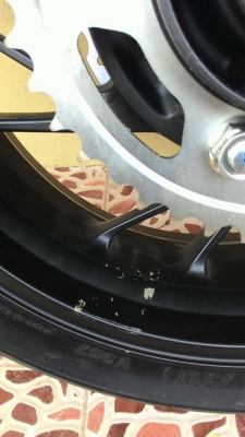 ขายล้อแม็กcbr650ใหม่เบิกห้างทุกชิ้นพร้อมยาง 180/55zr17