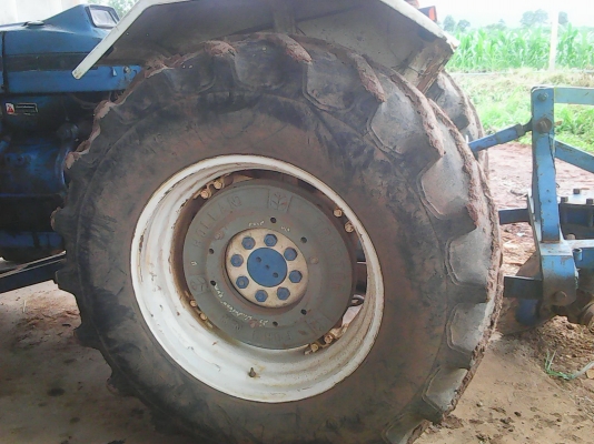 ขายรถไถฟอร์ด 6610 T5 ท้าย7600 สภาพพร้อมใช้