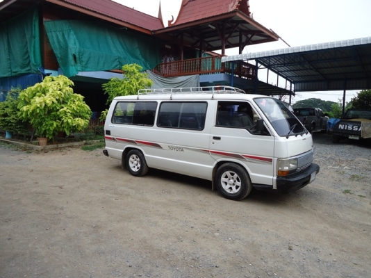 รถตู้  Toyota  hiace  ขับดี    เครื่องดี 2 L  เดิมๆ  แห้ง ๆ เกียร์ดี   เอกสารพร้อมโอน  อัตราเร่งดี  เดินเบาเรียบ ประหยัดครับ