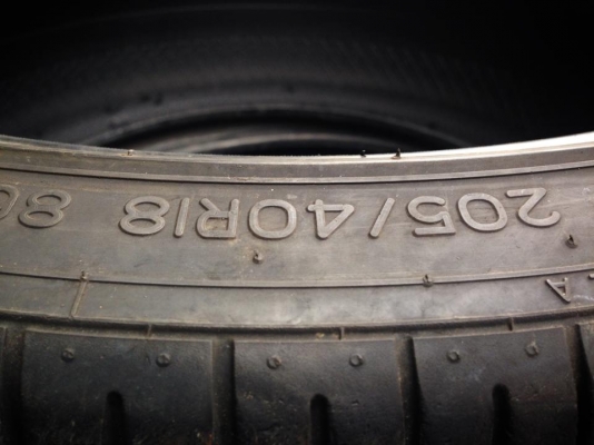 ขายยาง NANKANG 205-40-18 ปี11 ดอกเต้ม ติดล้อญี่ปุ่นมาครับ