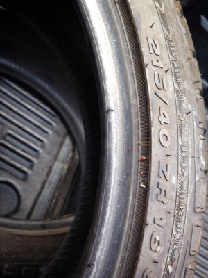 ขายยาง ACHILLES  215-40-18 ปลายปี12 ดอกเต็ม เกือบไหม่ ไม่เคยใช้ในไทย ติดล้อญี่ปุ่น มาครับ
