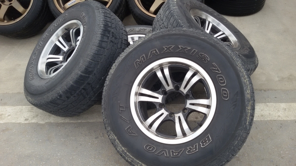 ขายล้อขอบ15 6รูพร้อมยาง31x10.5ทั้งชุด 6800