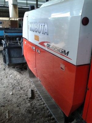 รถเกี่ยวข้าวคูโบต้า DC95GM