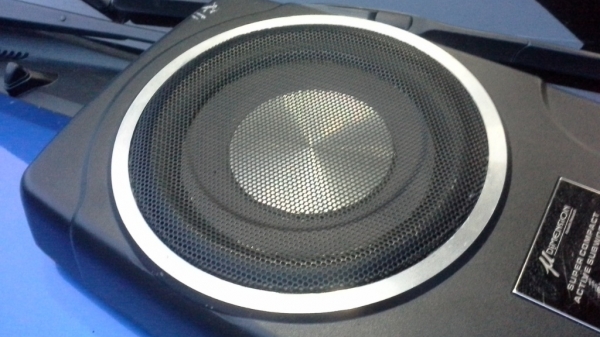 Sub Box u' Dimension ดอก 8" แอมป์ในตัว Made in Japan Sub Box u' Dimension ดอก 8" แอมป์ในตัว Made in Japan
