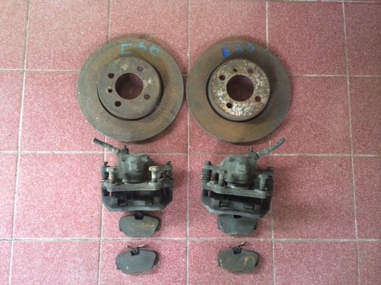 ดิสหน้าจานตันยังหนา BMW e30 พร้อมคาลิปเปอร์ 1200บาท 0817113399